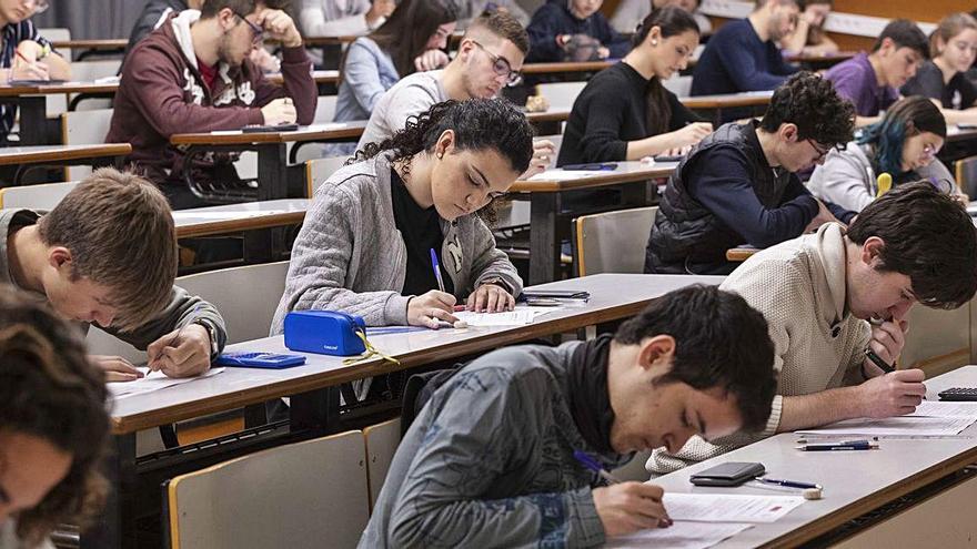 Estudiantes de 2º de Bachillerato durante unas Olimpiadas Regionales.