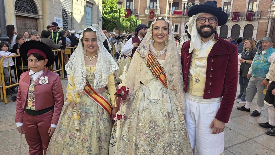 Falleras Mayores y corte de honor 2026 hace un año en la Procesión de la Virgen
