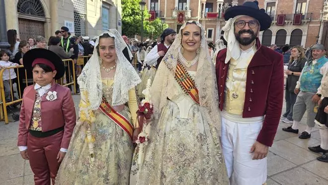 Falleras Mayores y corte de honor 2026 hace un año en la Procesión de la Virgen