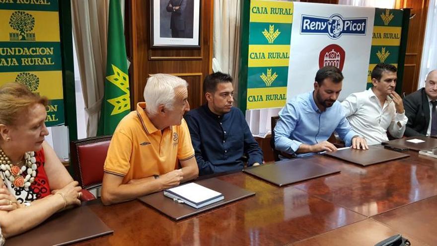 Participantes en el acto de presentación celebrado en Caja Rural