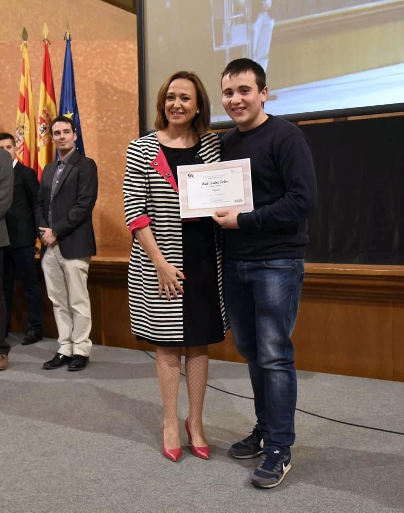 Imágenes de la ceremonia de premios por el Día de la Educación Aragonesa 2016