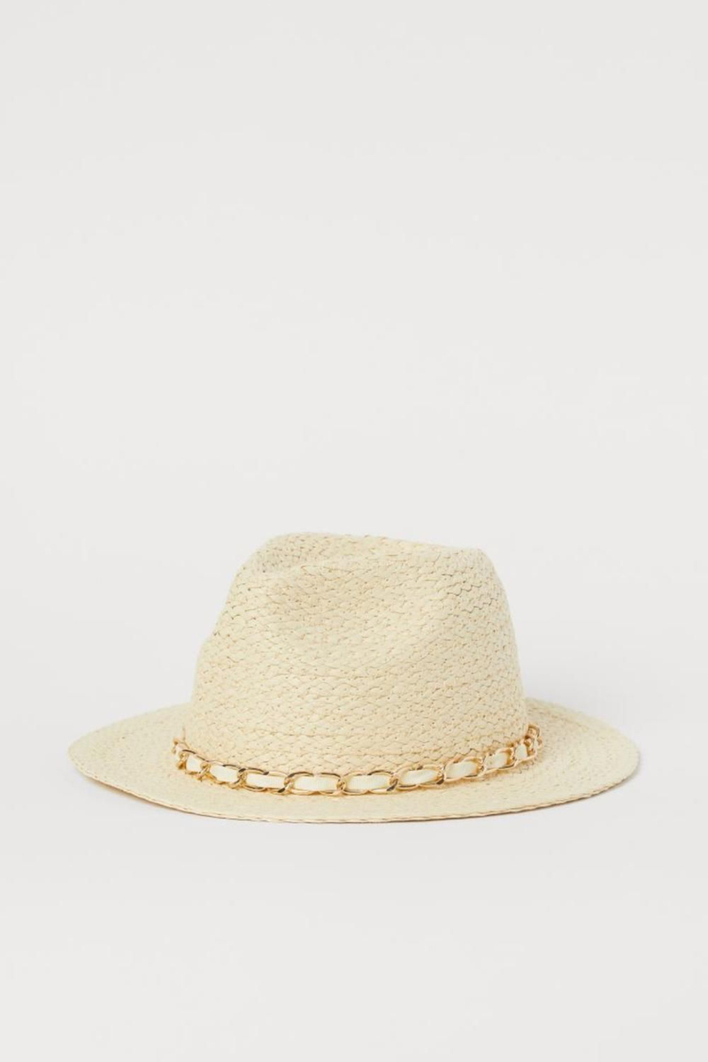 Sombrero de H&M para un 'total look' blanco