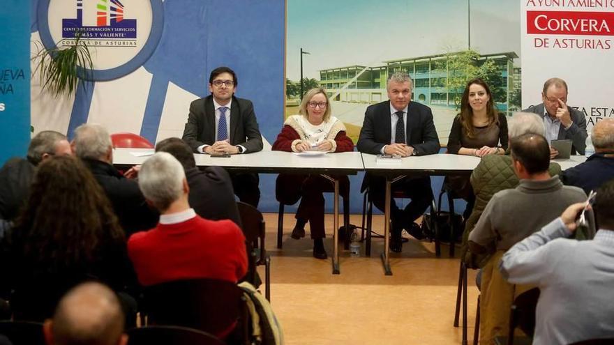 Público y ponentes en el Club LA NUEVA ESPAÑA de Avilés celebrado el jueves en Corvera.