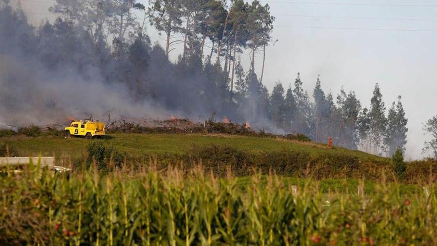 Incendio en El Cuadro ayer por la tarde.