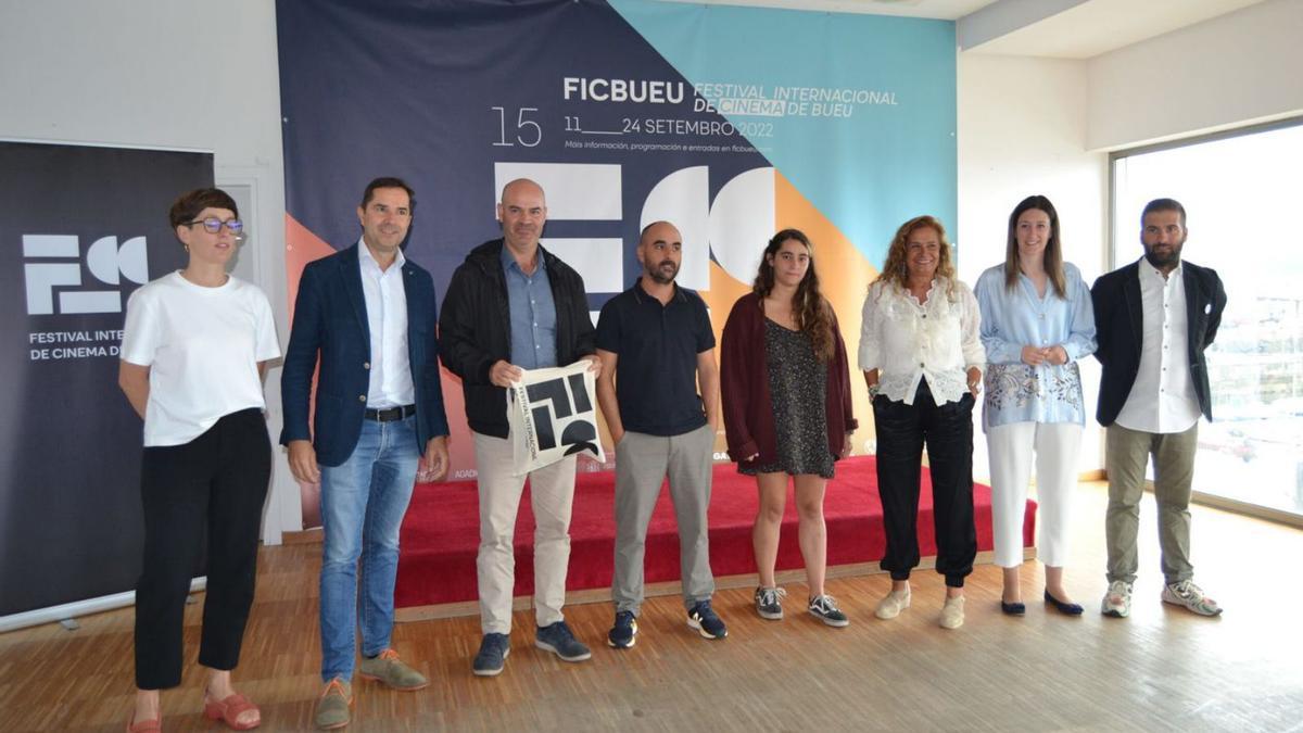 Representantes da organización e das entidades colaboradoras no acto de presentación do FICBUEU.  | // FDV