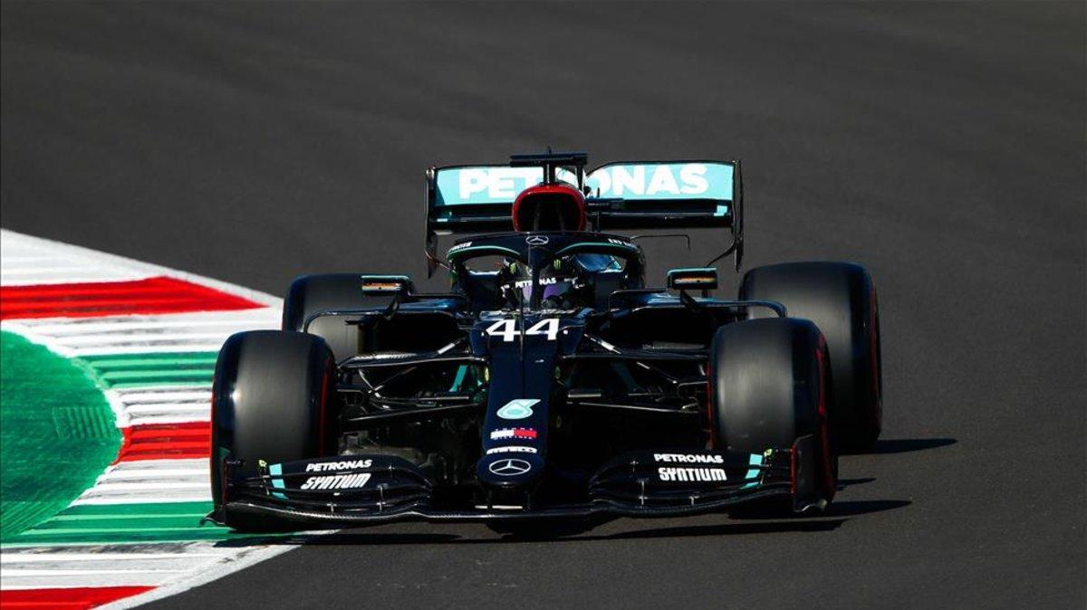 Mercedes voló sobre el trazado italiano.