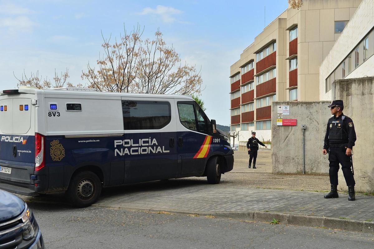 Llegada a los juzgados de los detenidos por el tiroteo de Plasencia.