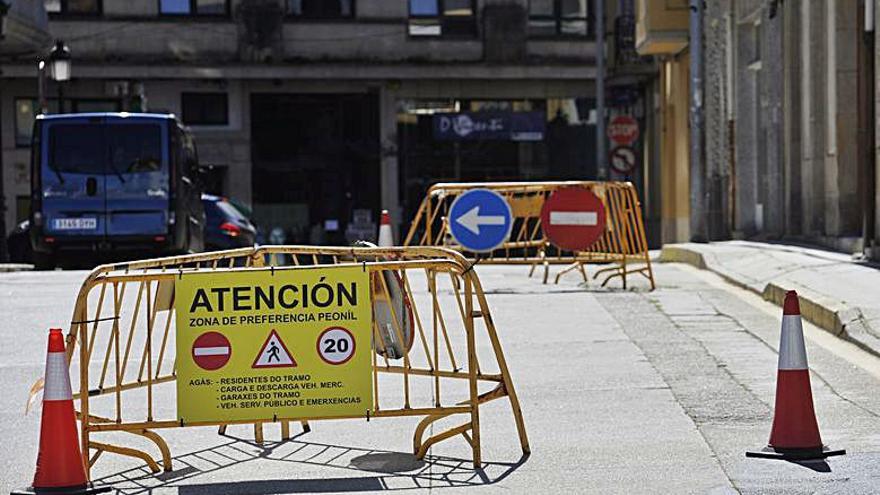 A Estrada, vallas donde vayas