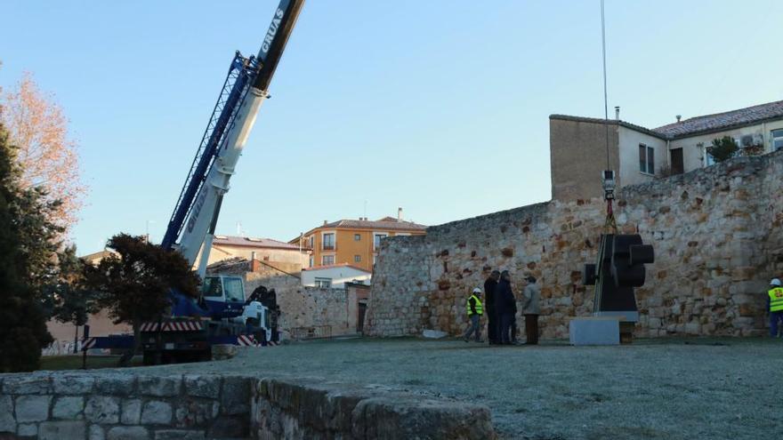 Zamora: El Ayuntamiento instala una escultura de Coomonte en San Martín