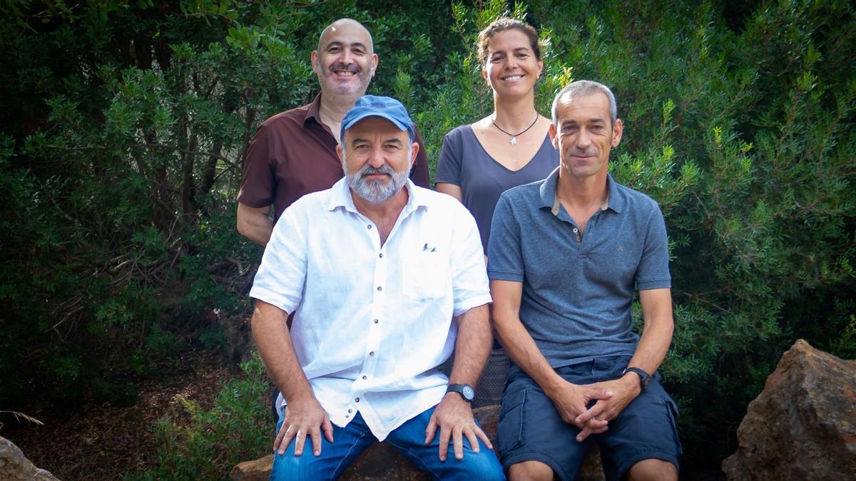 Joan Pons, Maria Capa, Damià Jaume y Joan Pérez, el equipo que ha descubierto la nueva especie de gusano cavernícola en una cueva de Alcúdia