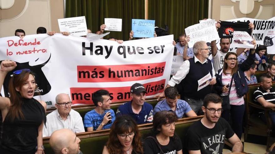El bipartito rechaza la moción de CSeM e insta a &quot;garantizar&quot; la libertad de los taurinos