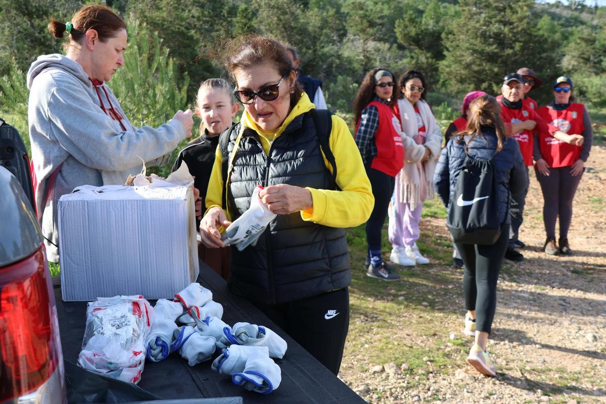 La XVII Jornada de Limpieza en Sa Talaia concluye con la recogida de 400 kilos de residuos La XVII Jornada de Limpieza en Sa Talaia concluye con la recogida de 400 kilos de residuos