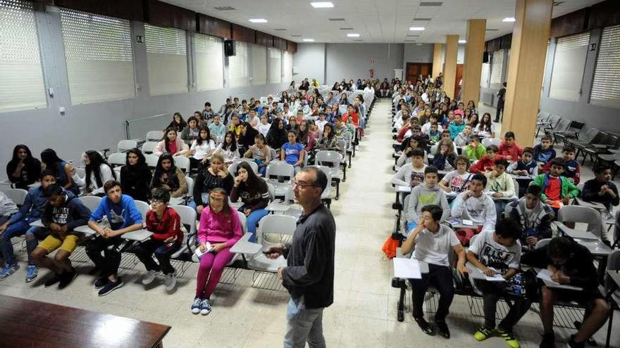 El Castro Alobre es uno de los centros con mayor matrícula en la comarca de O Salnés. // Iñaki Abella