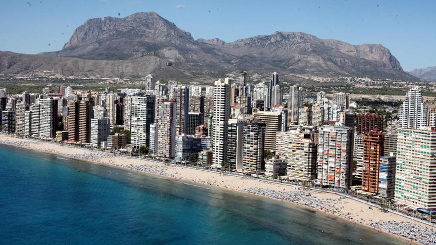 Benidorm acapara una de cada 4 estancias en pisos turísticos de la Comunitat