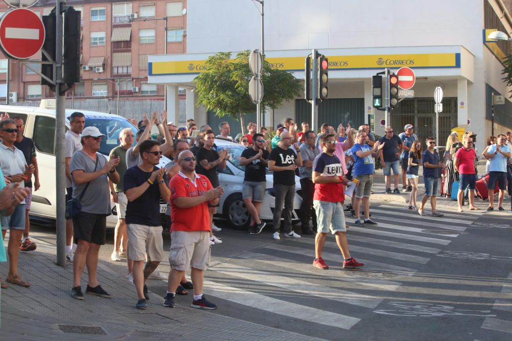 Taxistas de Alicante y Elche colapsan las principales calles de la capital