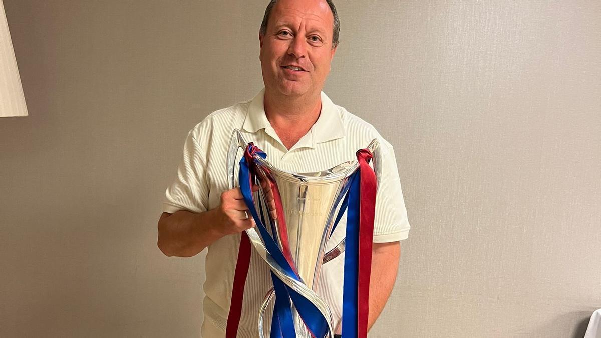 Jordi Bonet amb la darrera Lliga de Campions del Barça, la de 2024, a Bilbao