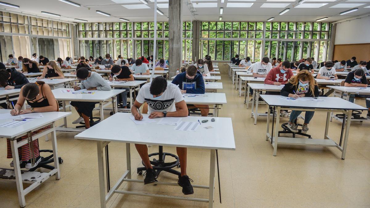 Exámenes de la EBAU en la convocatoria ordinaria del pasado junio en el Campus de Tafira de la ULPGC.