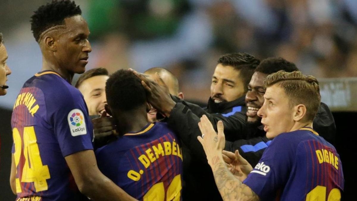 Los jugadores del Barça celebran el gol de Dembélé ante el Celta, el primero en la Liga.