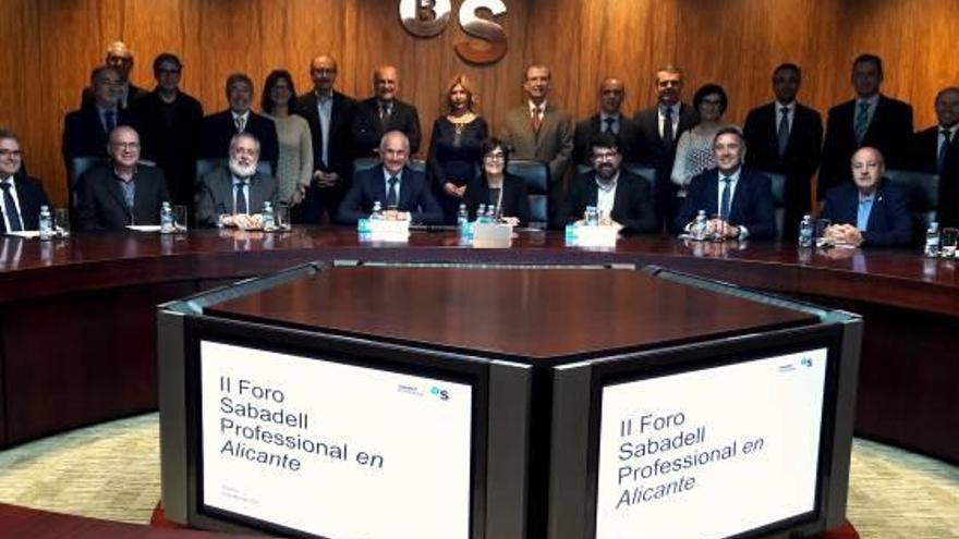 Los participantes en el foro organizado por el Sabadell.