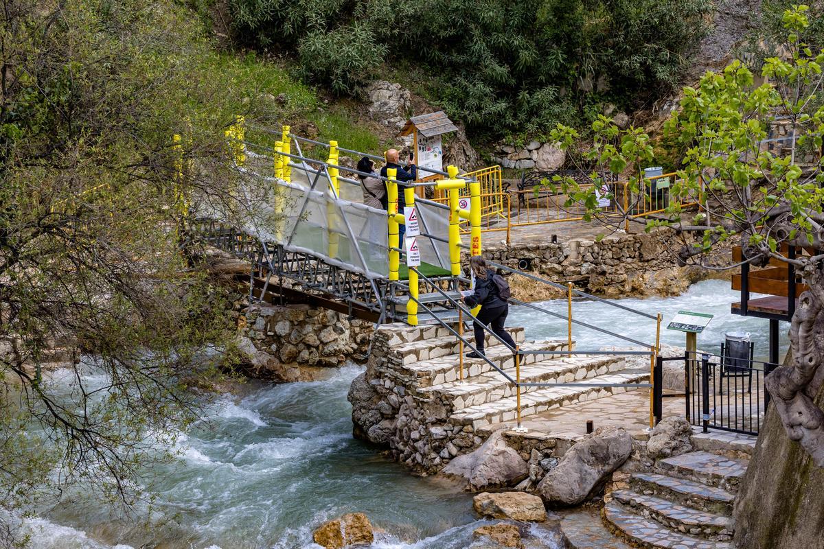 Callosa d'en Sarrià reabre en precario las Fuentes del Algar tras los graves daños por el temporal Callosa d'en Sarrià reabre en precario las Fuentes del Algar tras los graves daños por el temporal