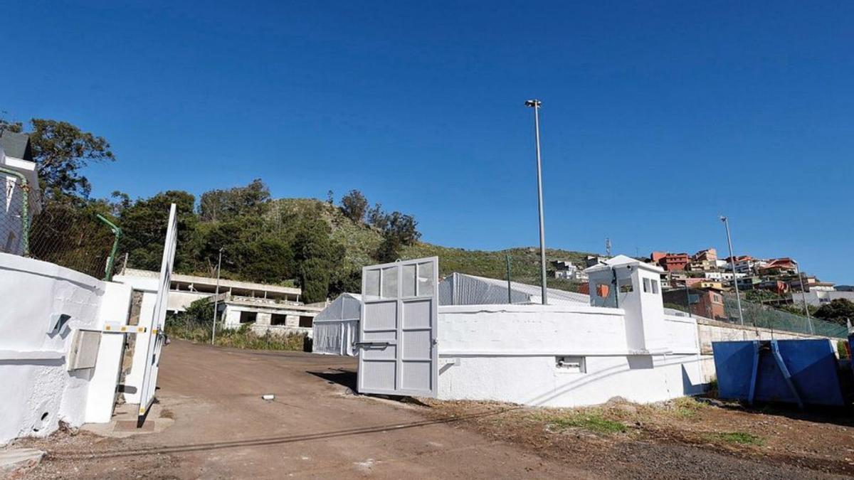 Cuartel de Las Canteras. Abandonado desde hace años, el cuartel de Las Canteras se utiliza en este momento como centro de acogida de migrantes sin documentación.