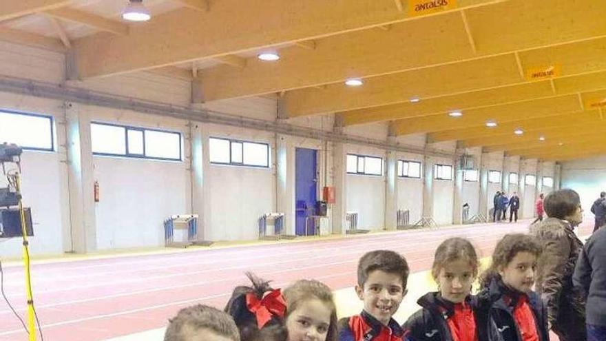 Deportistas de la Escola de Atletismo Deza, en Lugo.