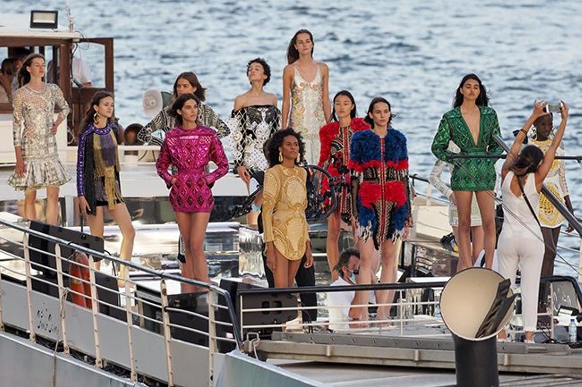 El Sena: el impresionante escenario del desfile de Balmain en París