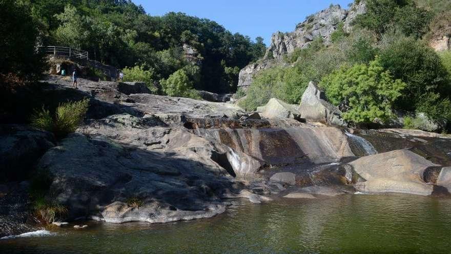 La cascada del río Umia en Segade, Caldas. // Noe Parga.