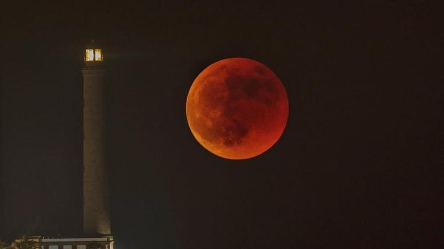 El Eclipse Total de Luna de Sangre, el más largo del siglo, desde Pasito Blanco