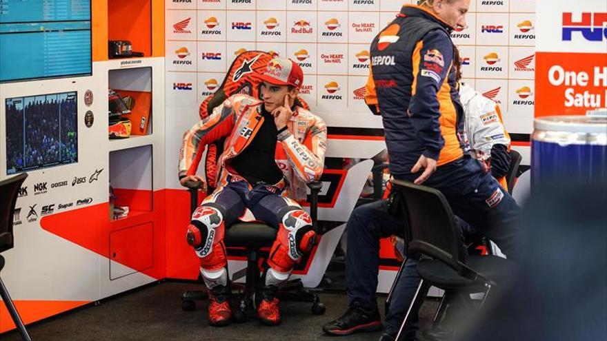 Márquez fuerza la suspensión de la carrera en Silverstone