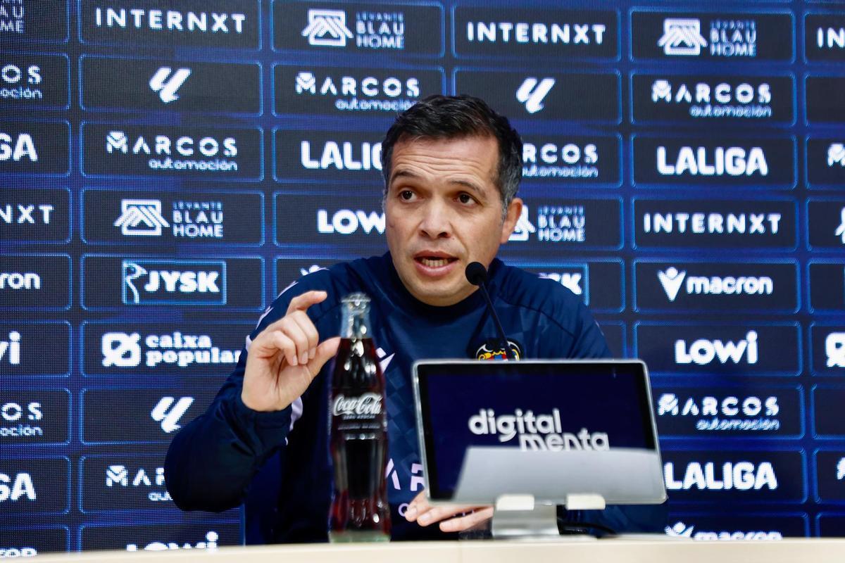 Luis Castro en la rueda de prensa previa a visitar al Madrid