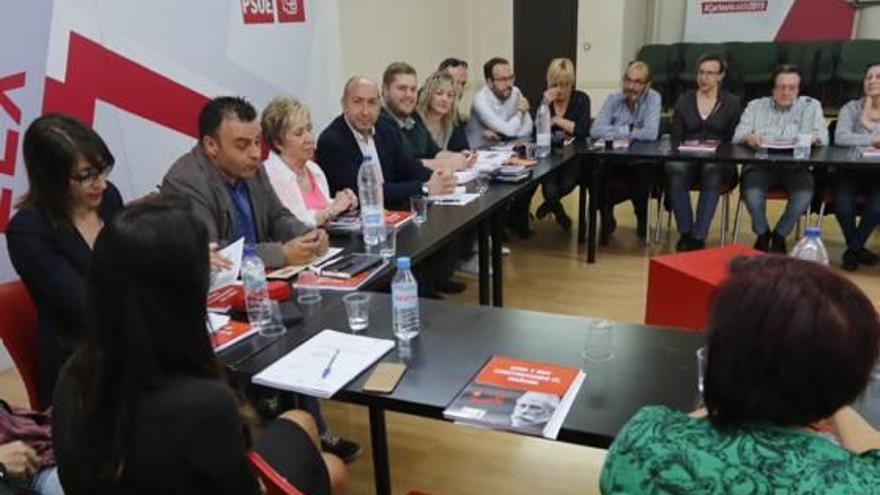 La nueva ejecutiva del PSOE, tras tomar las riendas Alejandro Soler.