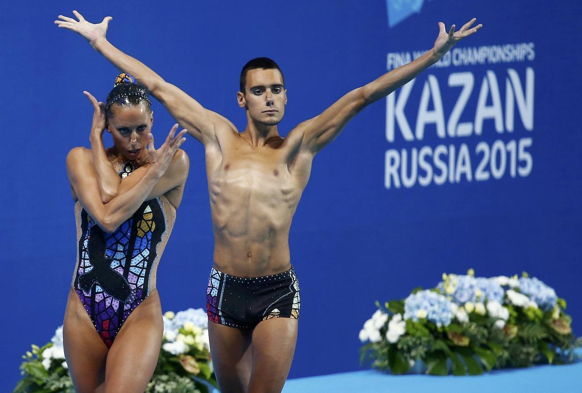 Pau Ribes en su debut con Gemma Mengual en el dúo mixto de la natación artística del Mundial de Kazán.