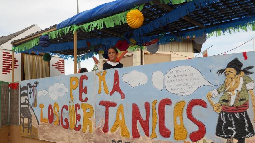 Las peñas repartirán más de 20.000 juguetes en el desfile de carrozas