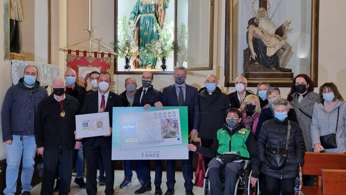 La familia cofrade de San Juan Evangelista celebrando este homenaje a sus imágenes titulares