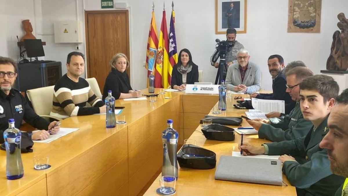 Asistentes a la Junta local de Seguridad celebrada en Fomentera.