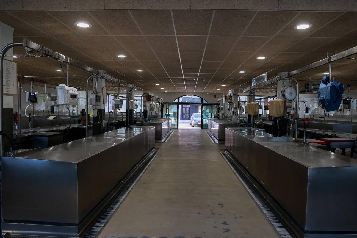 La desangelada imagen de la plaza de abastos de Vilagarcía, esta mañana.