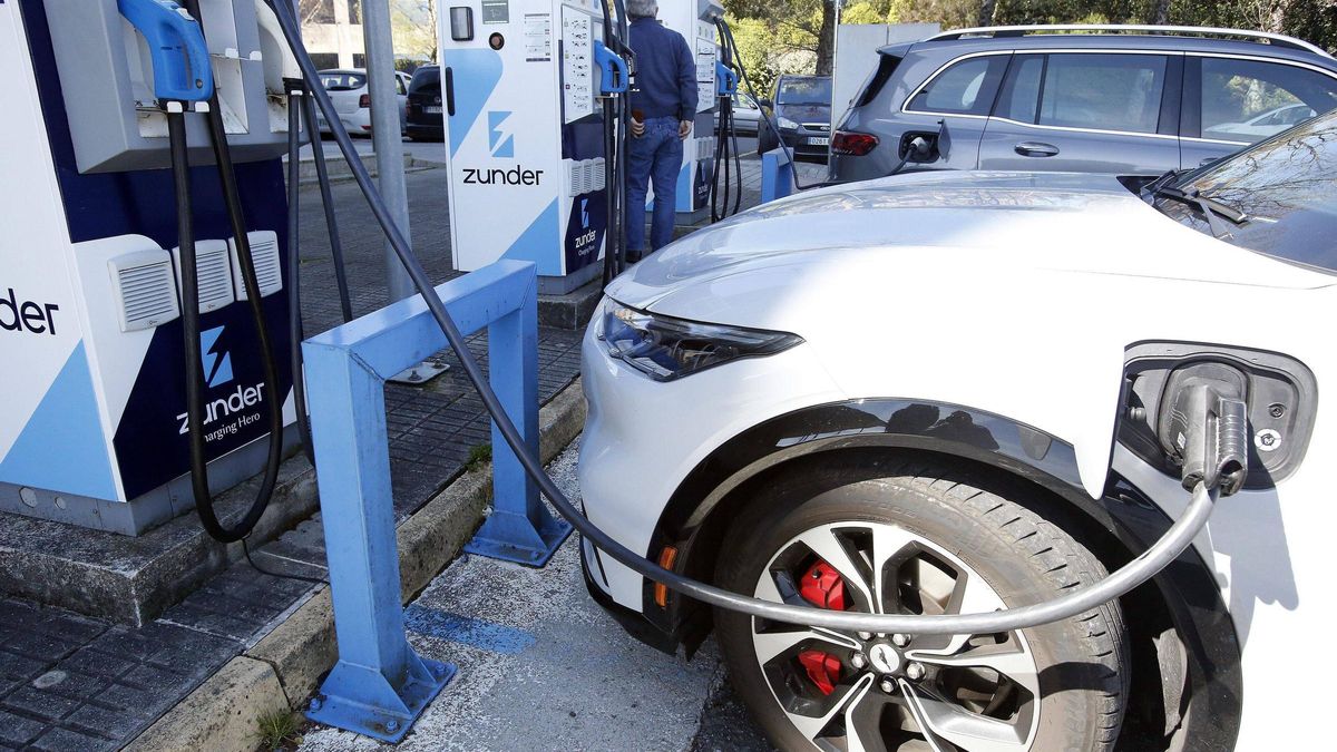 Punto público de recarga de vehículos eléctricos.