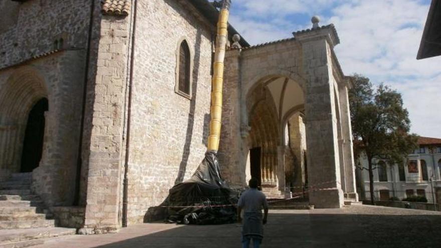 Obras en la basílica de Llanes.