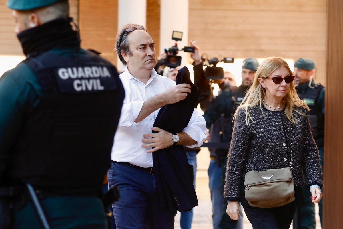 El dueño de El Ventorro, Alfredo Romero, llega a los Juzgados de Catarroja, este viernes.