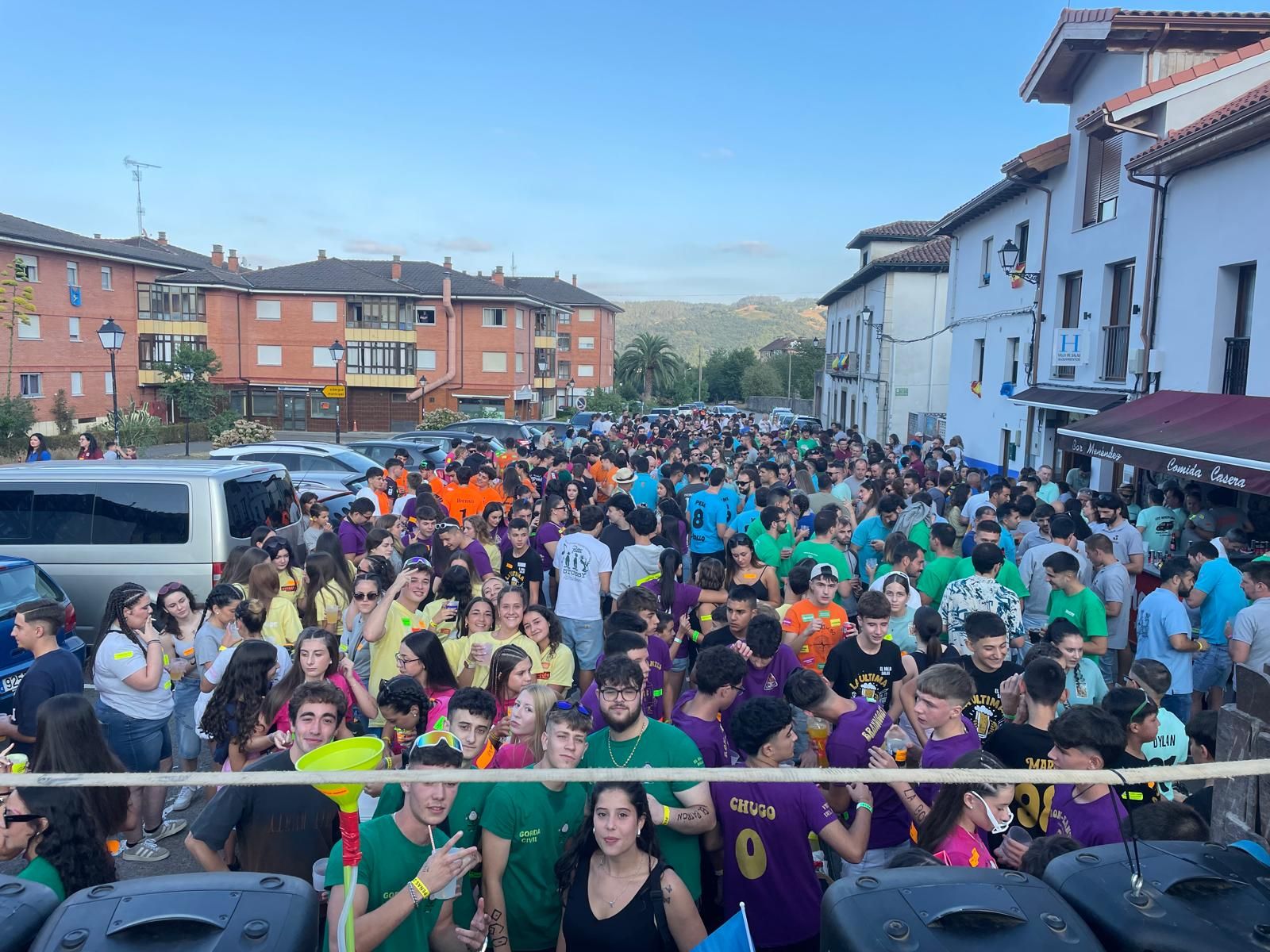 En imágenes: Las peñas toman Salas en la primera jornada de las Fiestas del Bollo