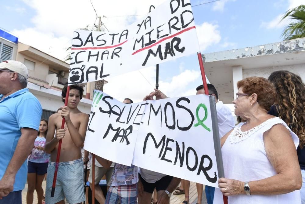 Protestas por el estado del Mar Menor en Los Nieto