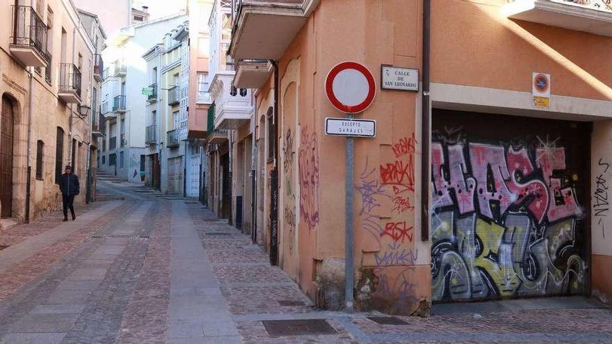 Semana Santa en Zamora | Las pintadas, presentes en los recorridos procesionales del Casco Antiguo