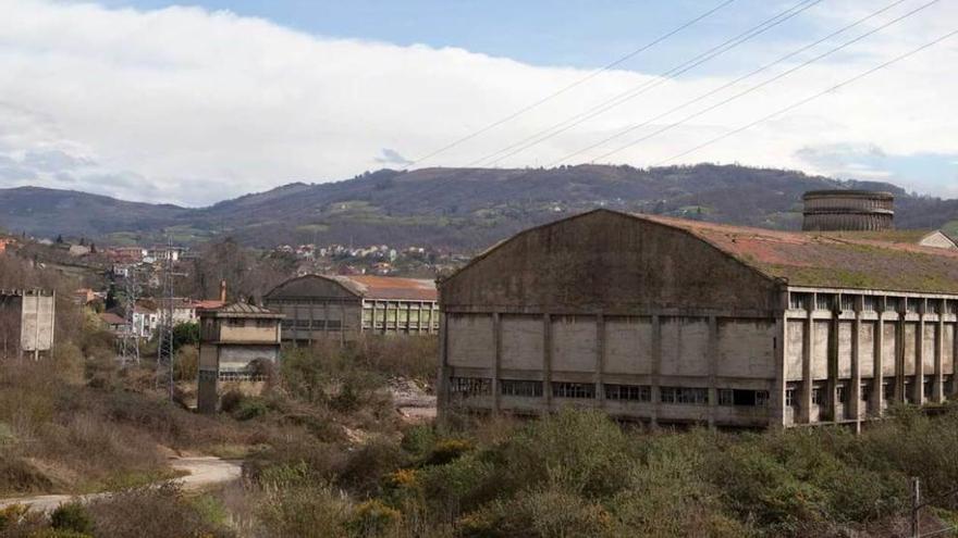 Terrenos de la antigua factoría de Nitrastur, en Langreo.