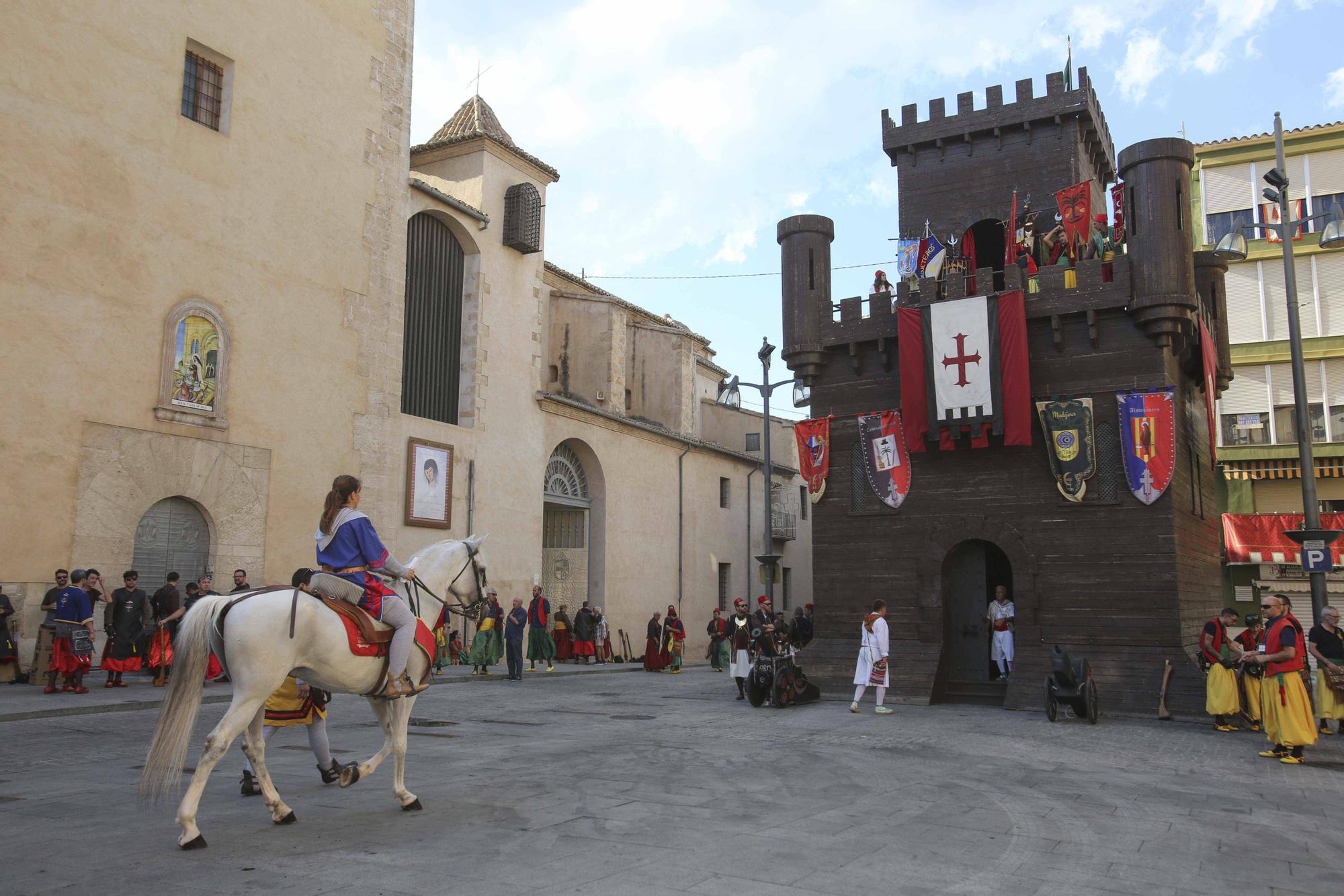 Cocentaina cierra con una masiva respuesta los Moros y Cristianos del reencuentro tras la pandemia