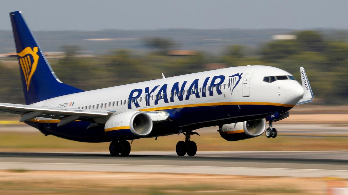 FILE PHOTO: A Ryanair Boeing 737 takes off at the airport in Palma de Mallorca