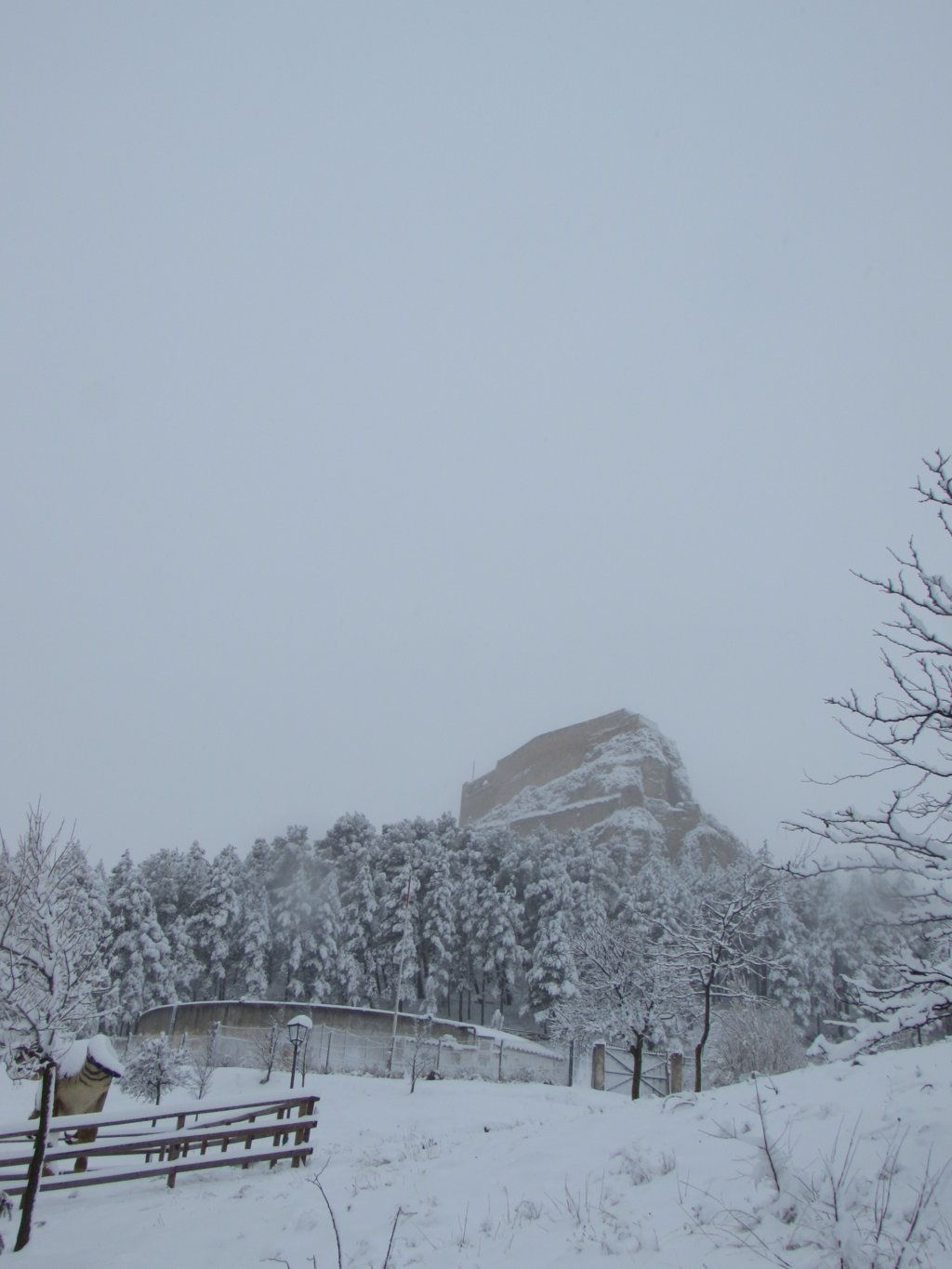 La nieve cubre Morella de blanco