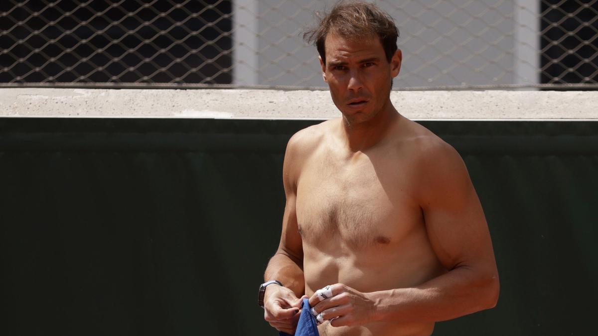 Nadal, durante su entrenamiento en una de las pistas de Roland Garros