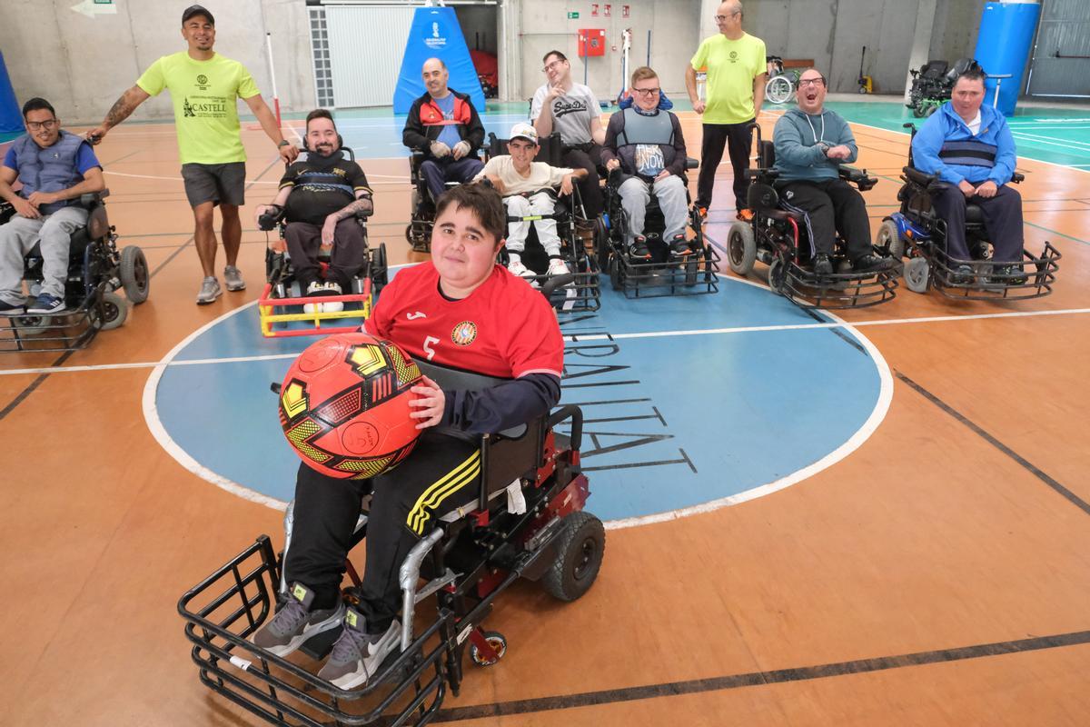 Marcos con el resto de su equipo del Xaloc Alacant Powerchair