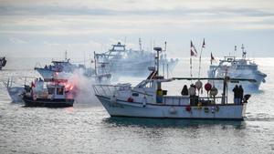 Huelga de los pescadores de la Cofradía de Blanes (Girona), con barcas concentradas frente a la playa de la localidad, en diciembre de 2024.